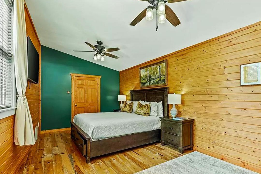 Photo of Bedroom in Mirror Lake