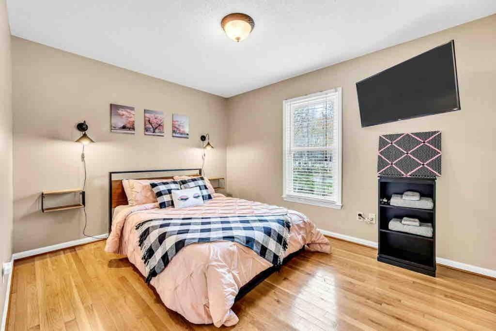 Photo of Bedroom in Pleasant Garden