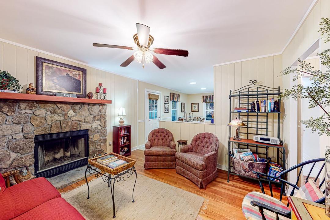 Photo of Livingroom in Mirror Lake
