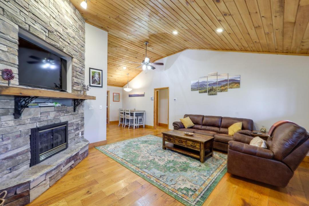 Photo of Livingroom in Spruce Pine