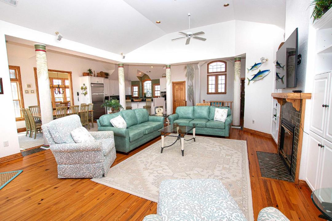 Photo of Livingroom in Pine Island