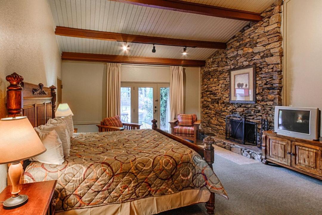 Photo of Bedroom in Fontana Village