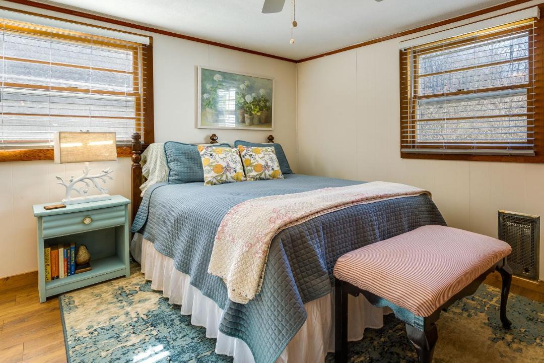 Photo of Bedroom in Kyle