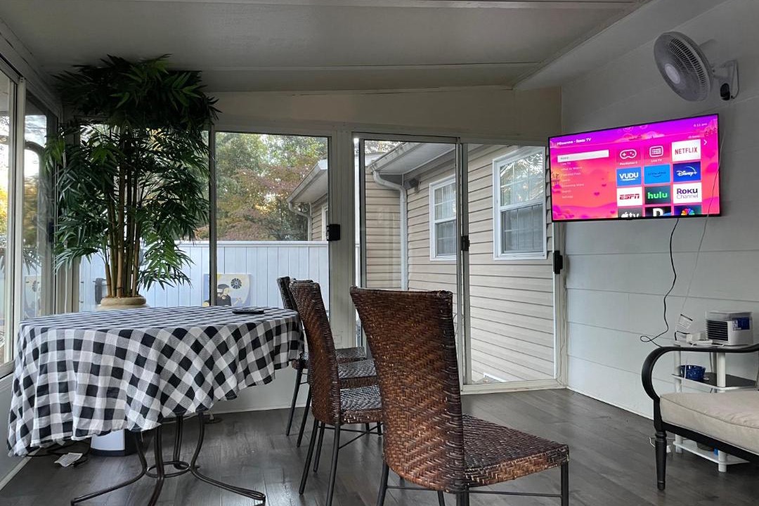 Photo of Livingroom in Commonwealth Park