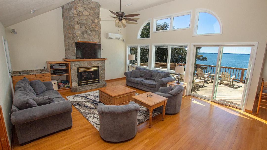 Photo of Livingroom in Monteray Shores
