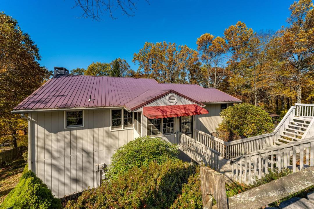 Photo of Buildings in Blowing Rock