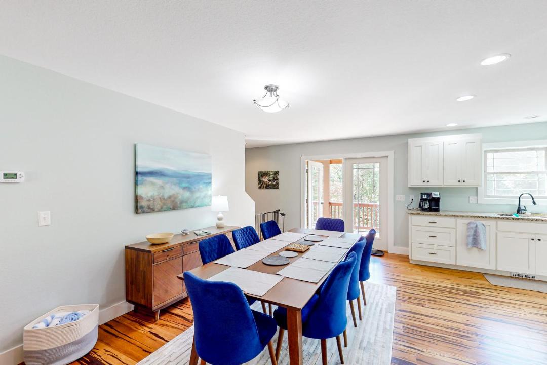 Photo of Livingroom in Pisgah Forest