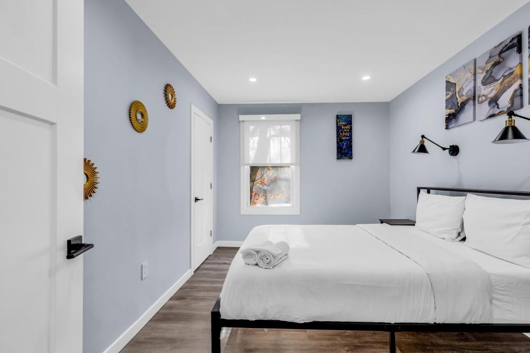 Photo of Bedroom in Villa Heights