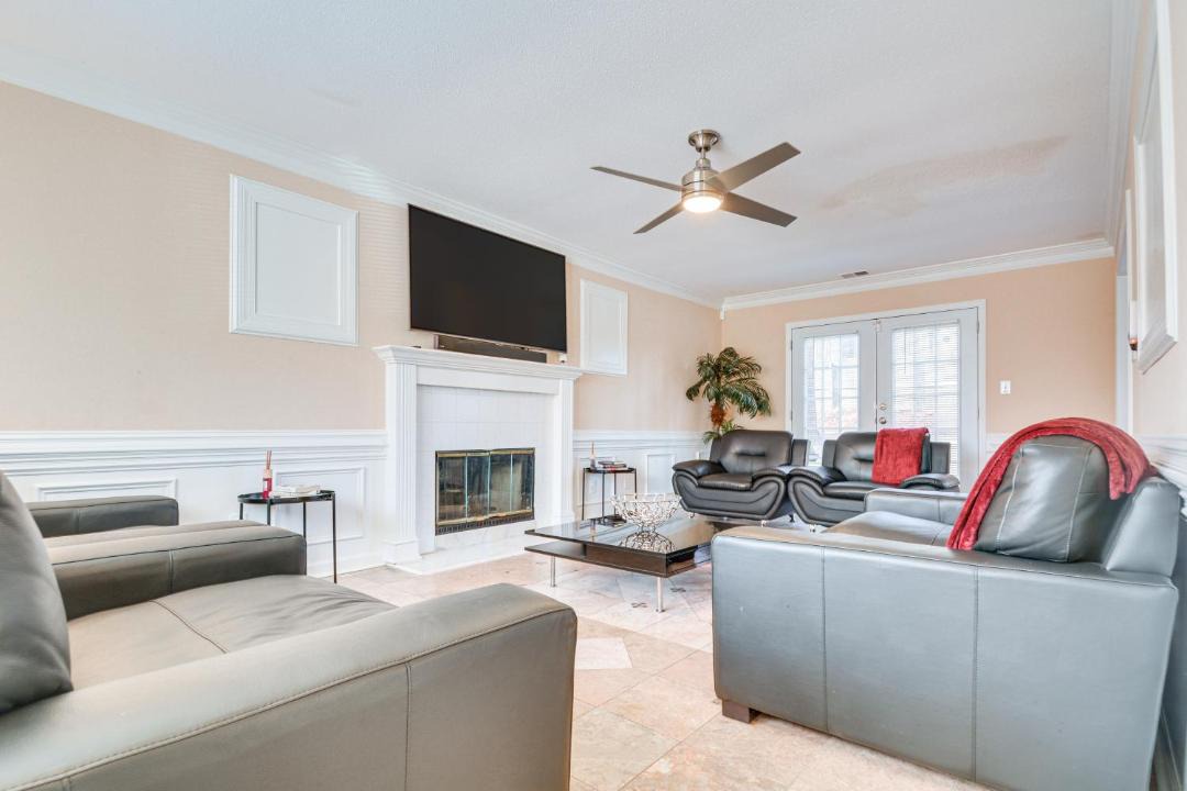 Photo of Livingroom in Northeast Raleigh