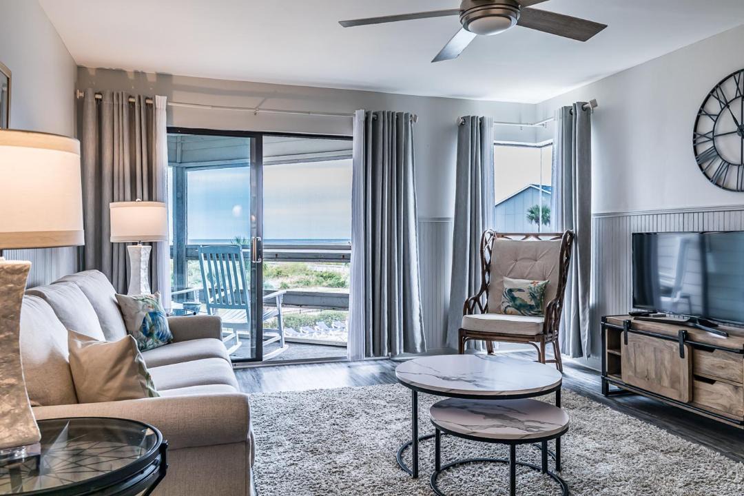 Photo of Livingroom in Oceanmarsh Subdivision
