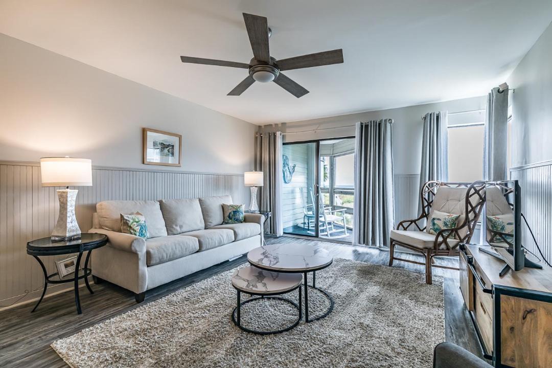 Photo of Livingroom in Oceanmarsh Subdivision