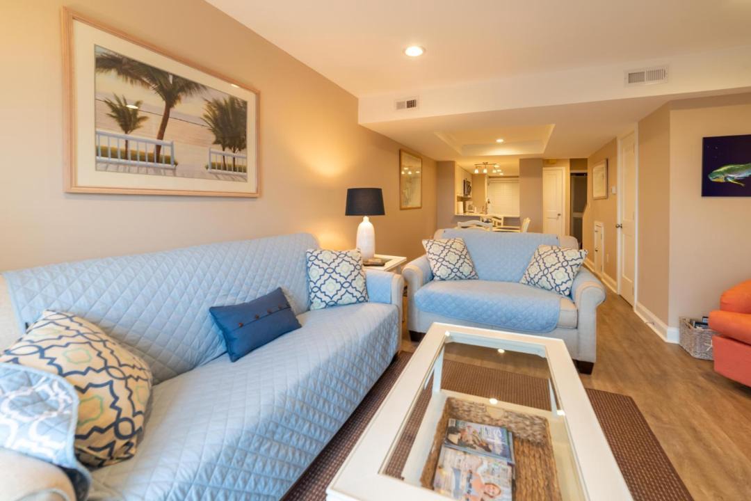 Photo of Livingroom in Oceanmarsh Subdivision