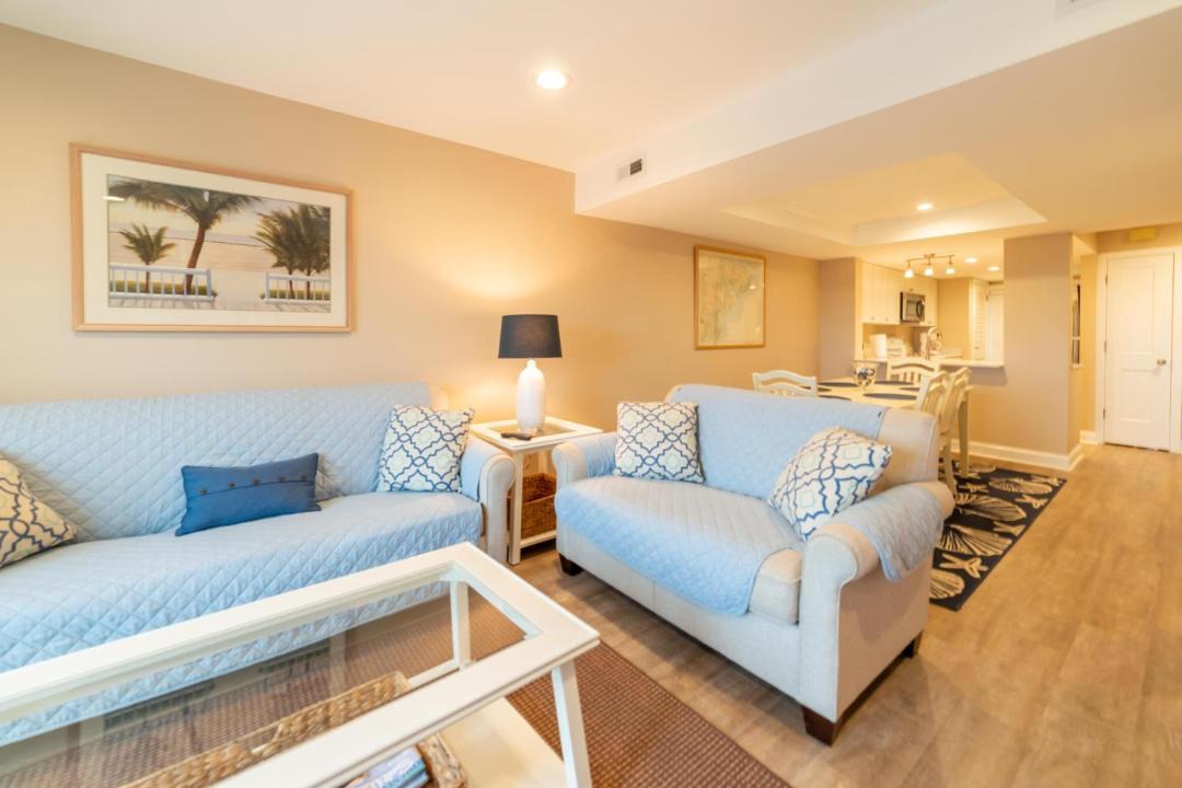 Photo of Livingroom in Oceanmarsh Subdivision