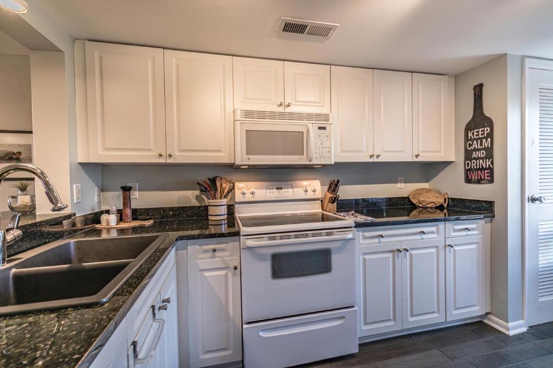 Photo of Kitchen in Oceanmarsh Subdivision
