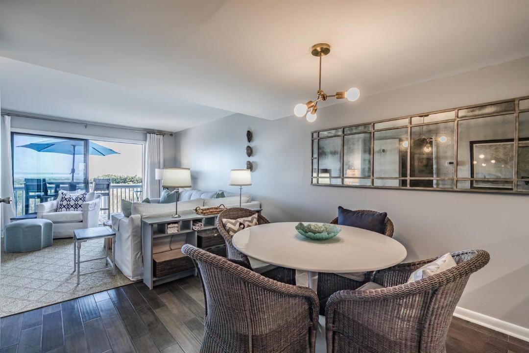 Photo of Livingroom in Oceanmarsh Subdivision