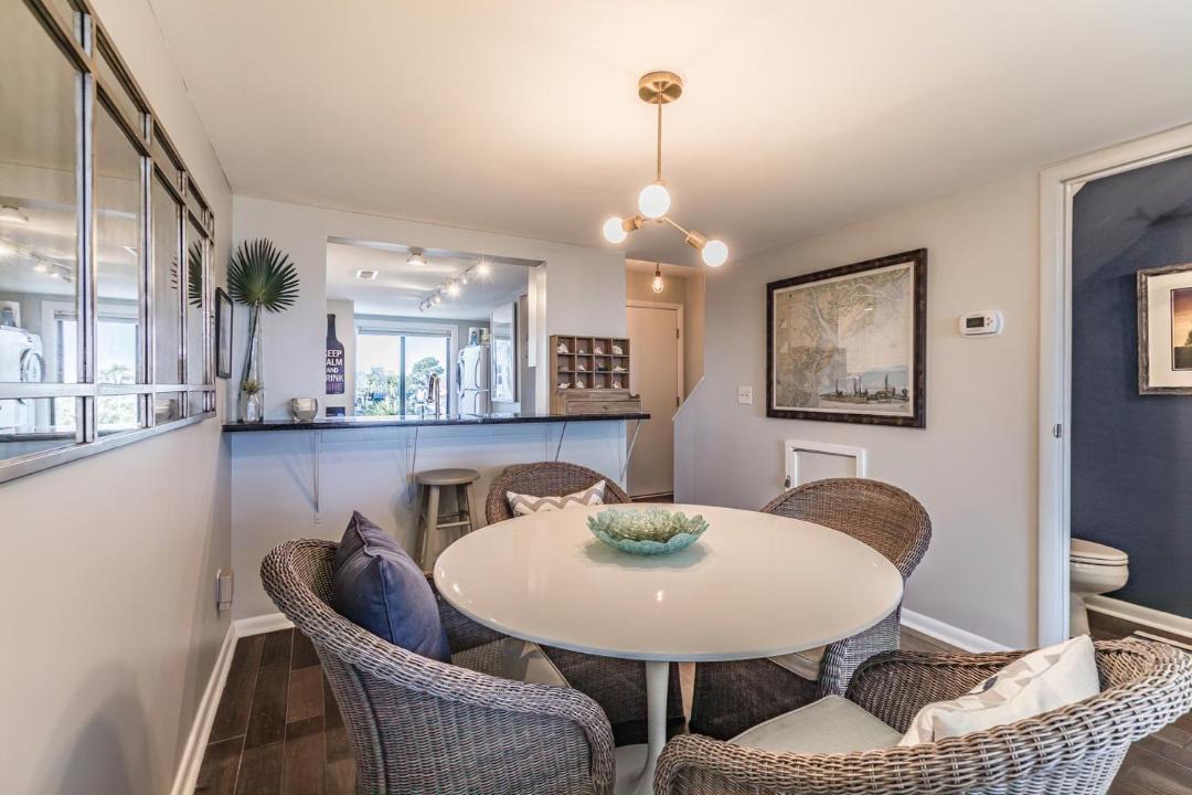 Photo of Livingroom in Oceanmarsh Subdivision