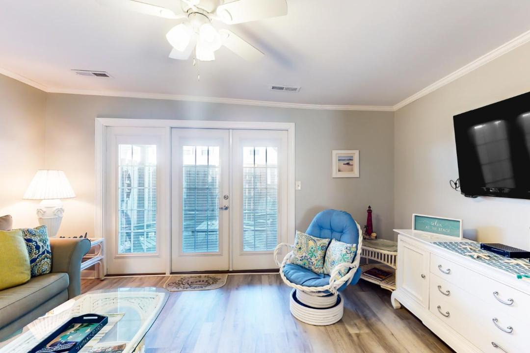 Photo of Livingroom in Pine Knoll Shores