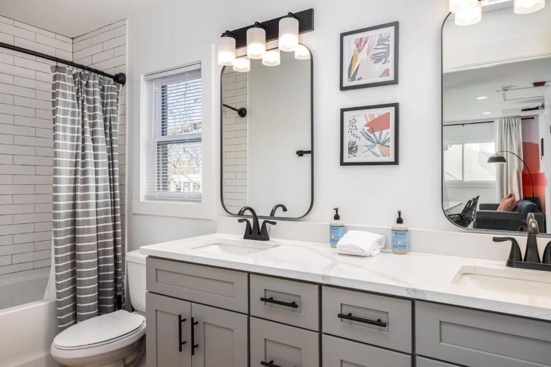 Photo of Bathroom in Hillsboro Village