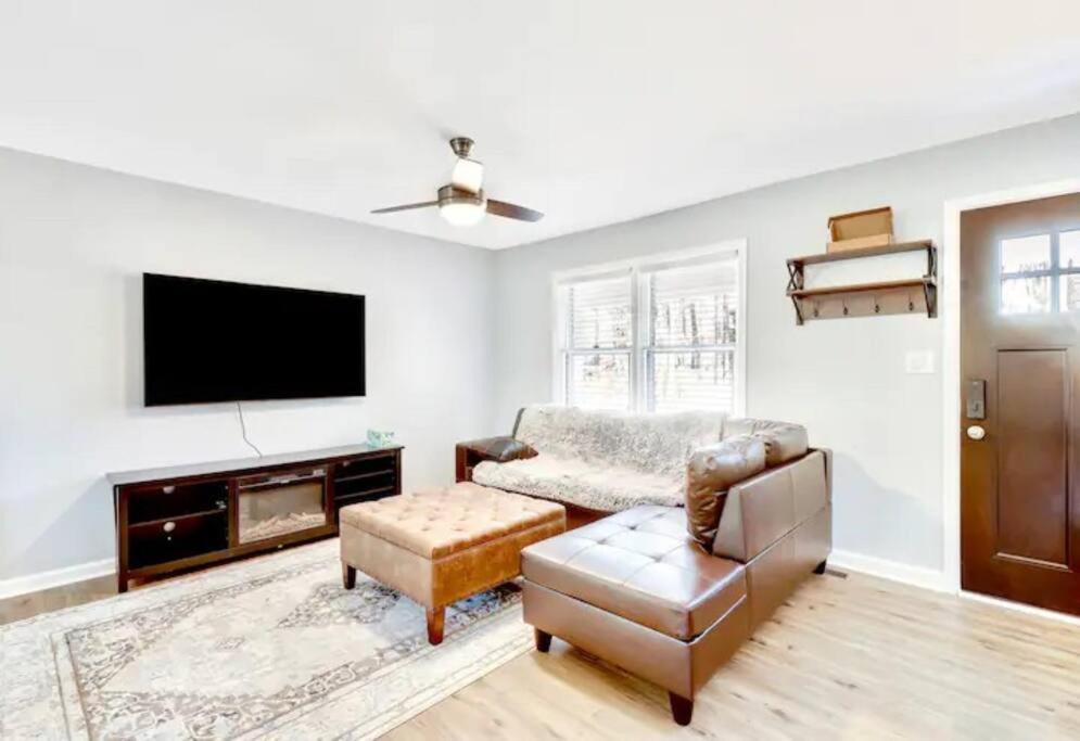 Photo of Livingroom in Northwest Raleigh