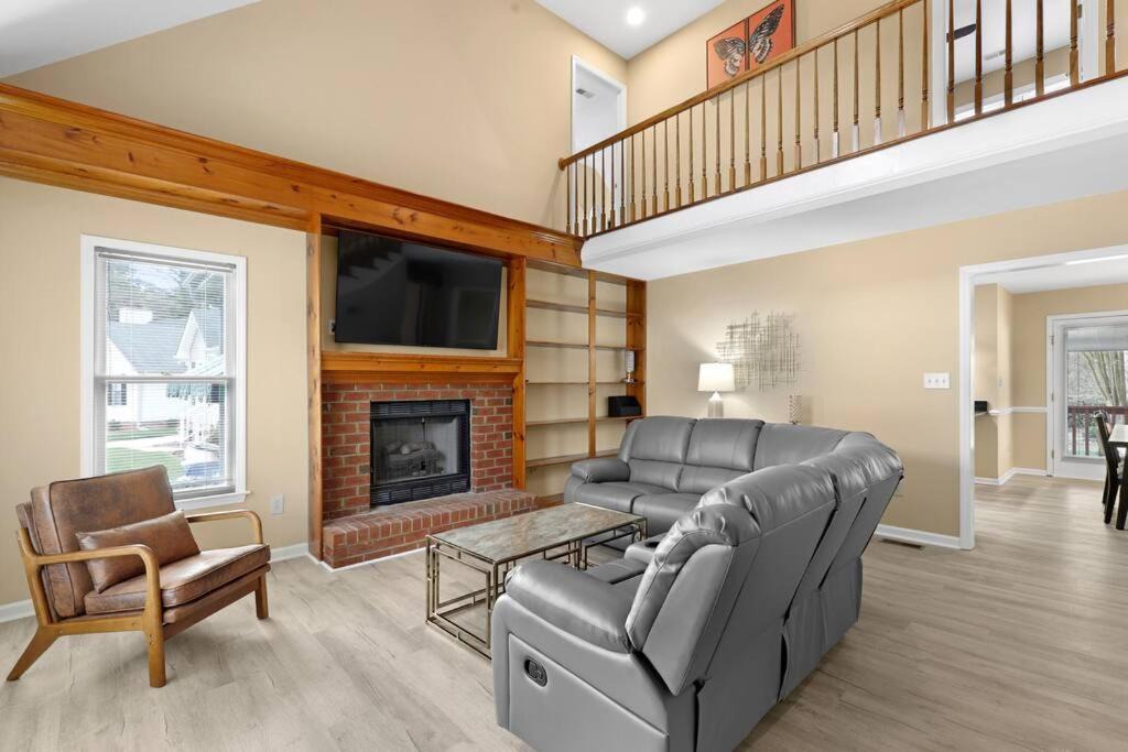 Photo of Livingroom in Northeast Raleigh