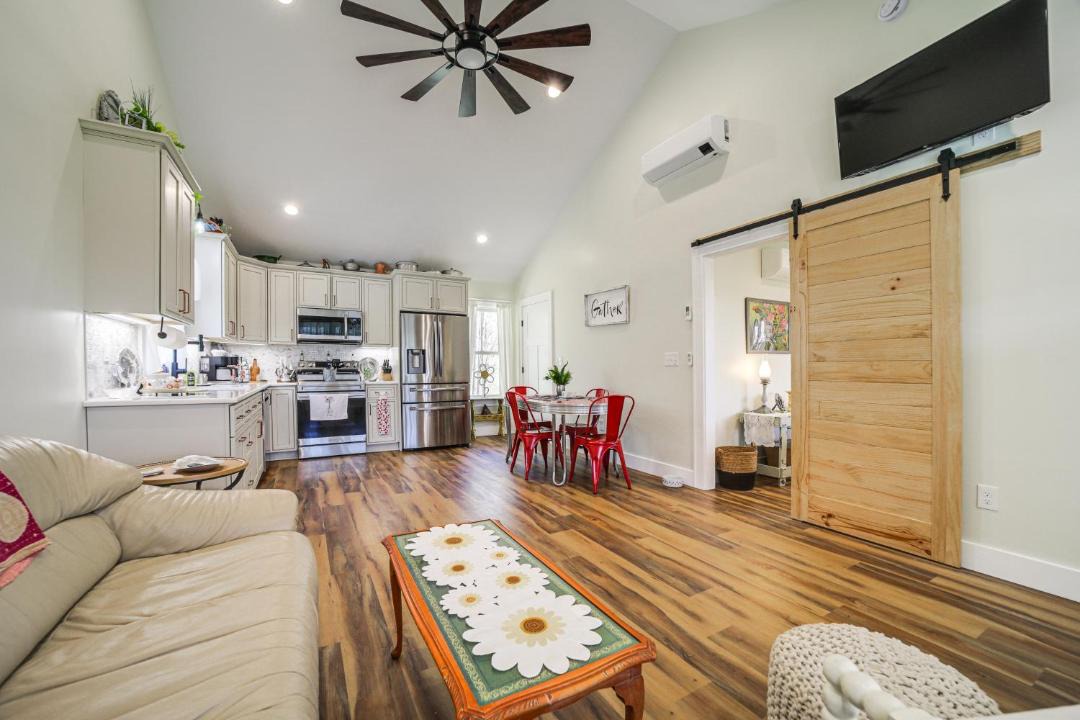 Photo of Livingroom in Canton