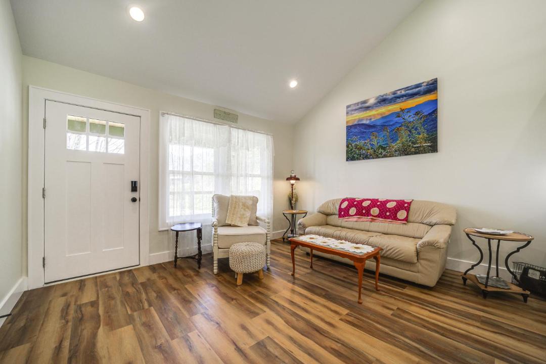 Photo of Livingroom in Canton