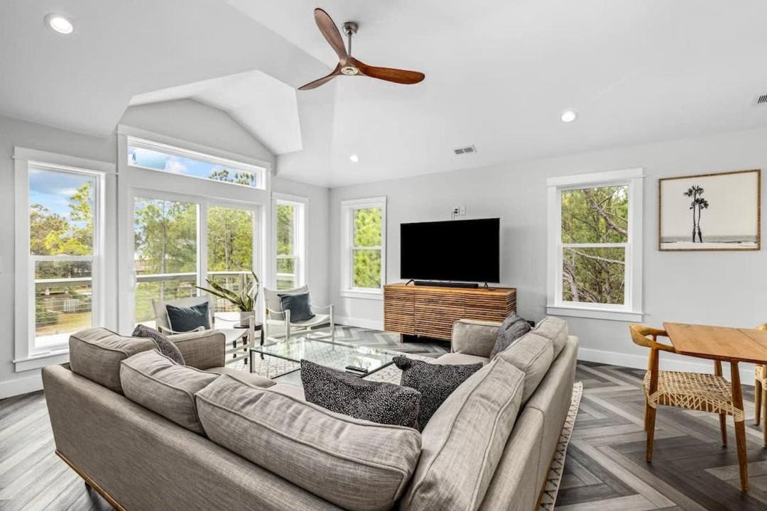 Photo of Livingroom in Whalehead Beach