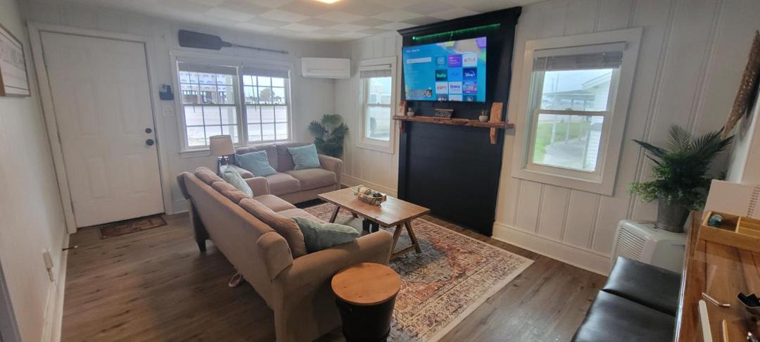 Photo of Livingroom in Cedar Point