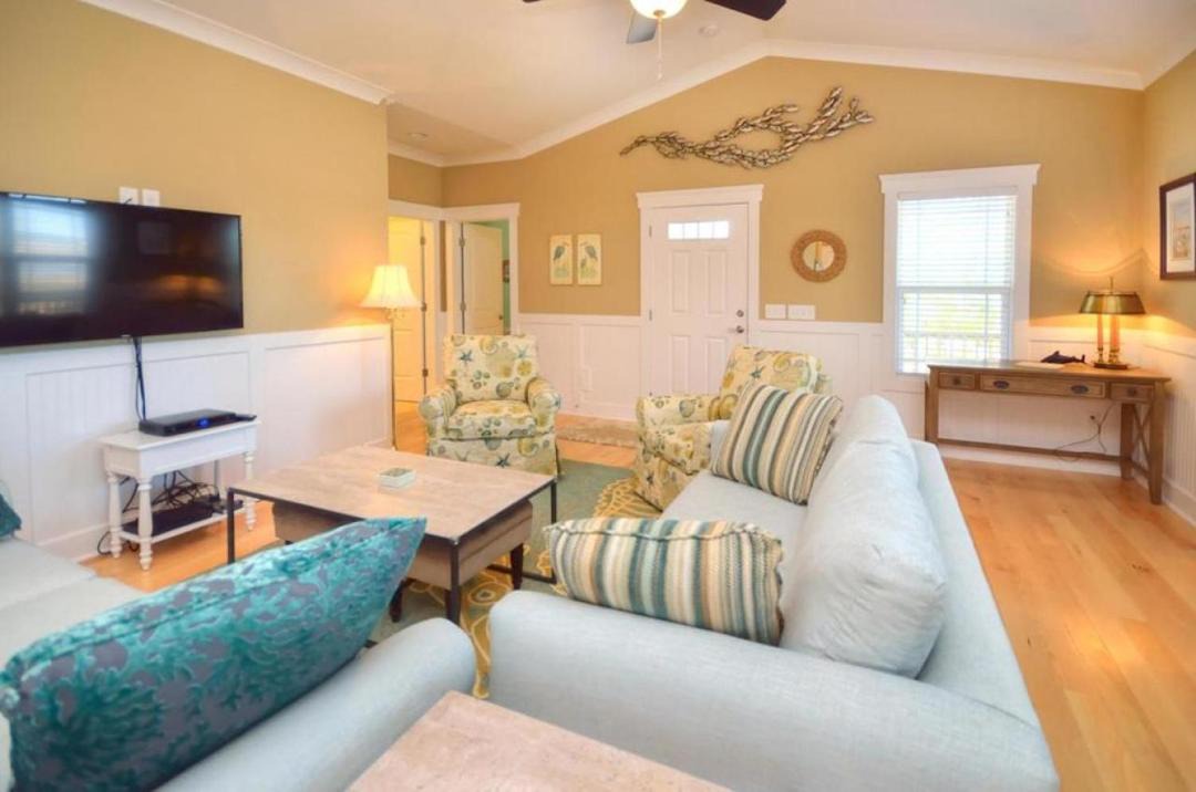 Photo of Livingroom in Tranquil Harbour