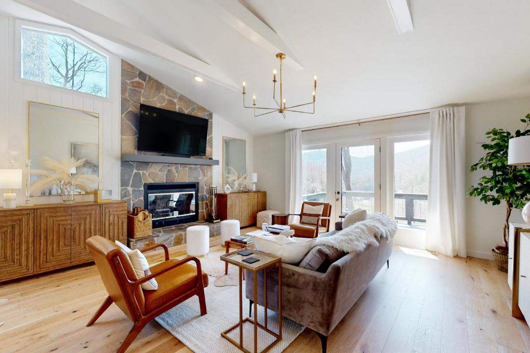 Photo of Livingroom in Cashiers