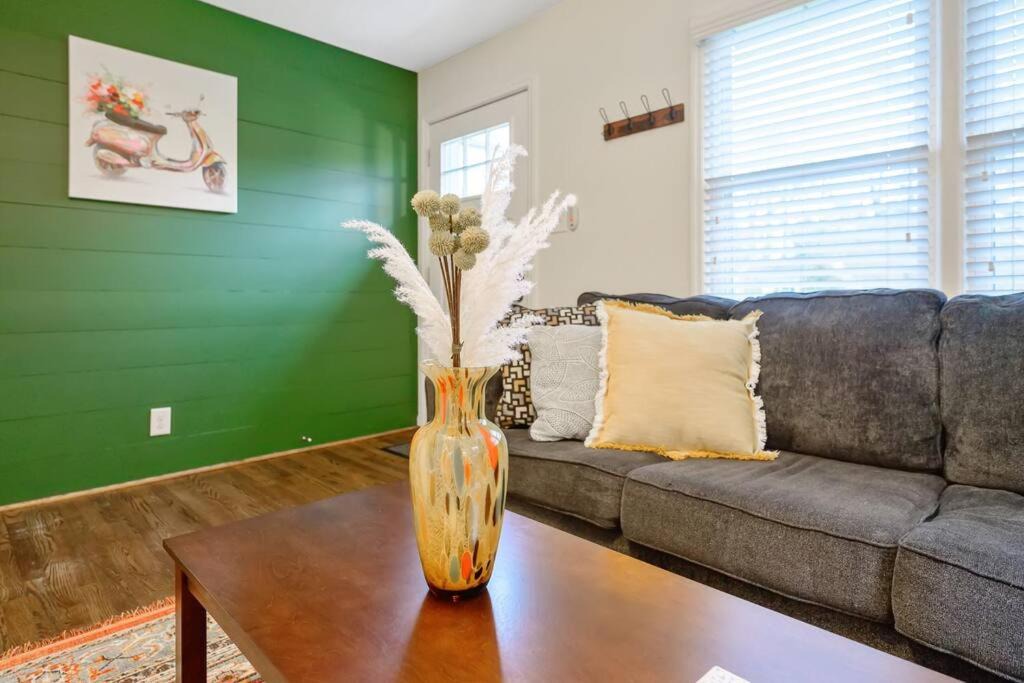 Photo of Livingroom in East Raleigh
