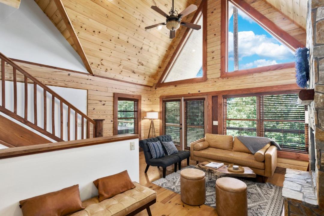 Photo of Livingroom in Lenoir