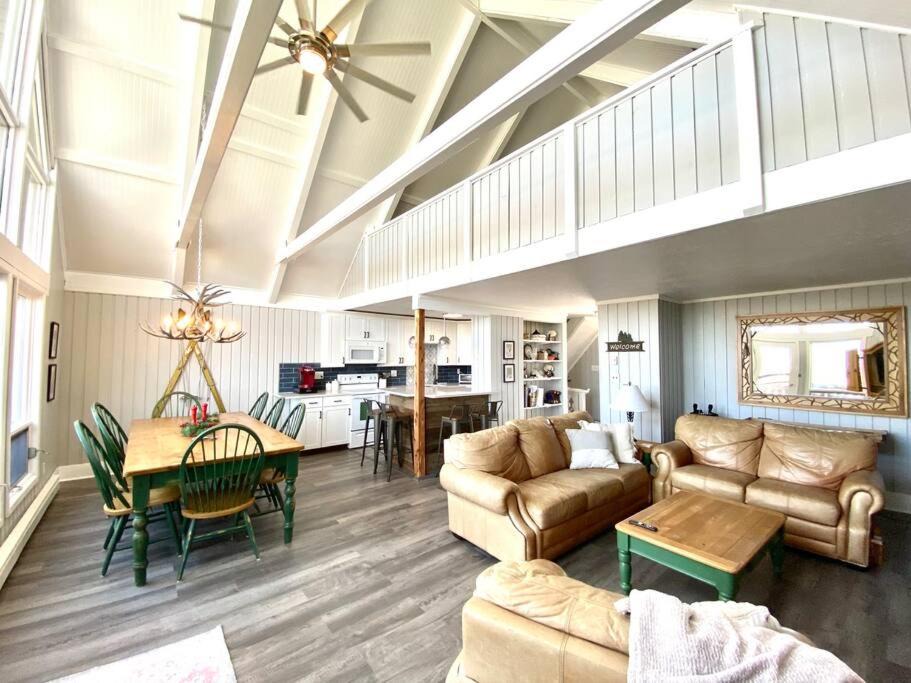 Photo of Livingroom in Beech Mountain