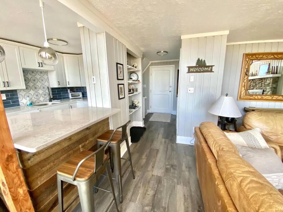 Photo of Livingroom in Beech Mountain