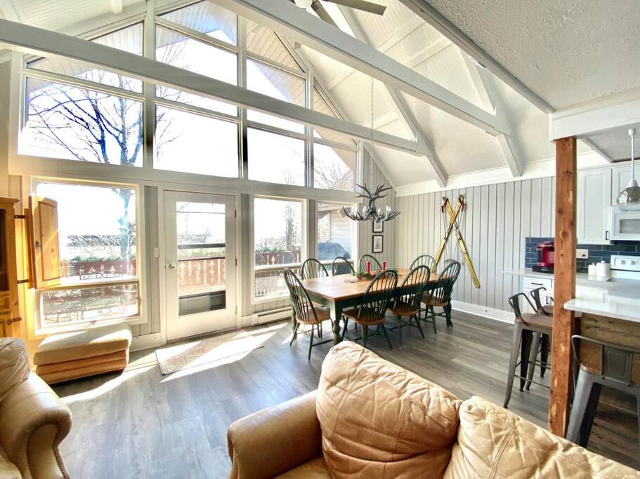 Photo of Livingroom in Beech Mountain