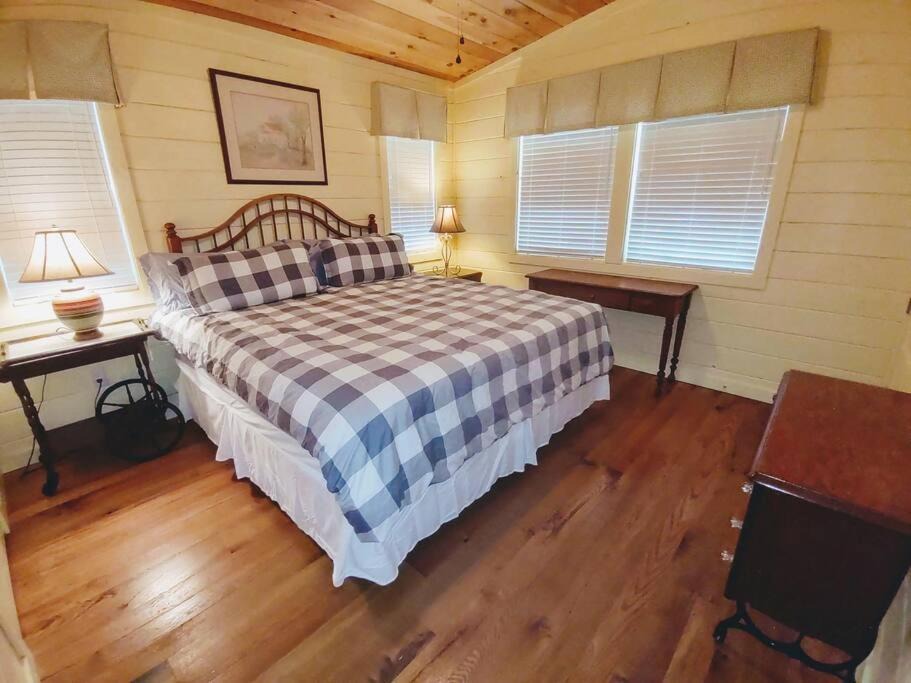 Photo of Bedroom in Bryson City