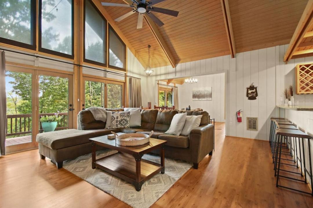Photo of Livingroom in Seven Devils