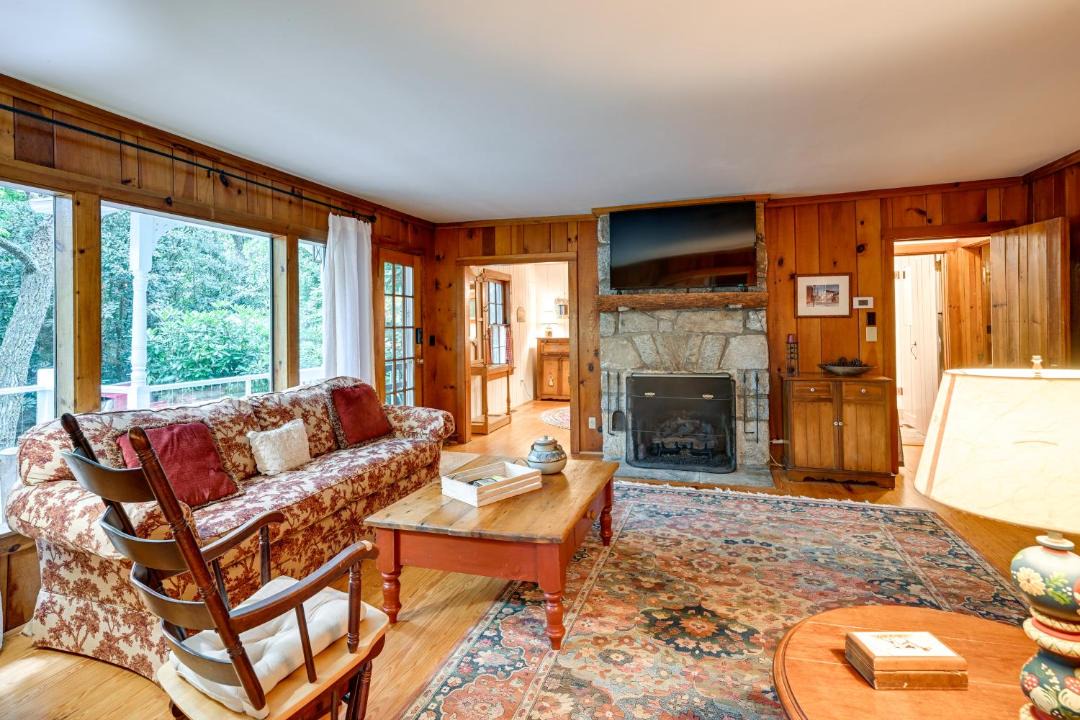 Photo of Livingroom in Mirror Lake