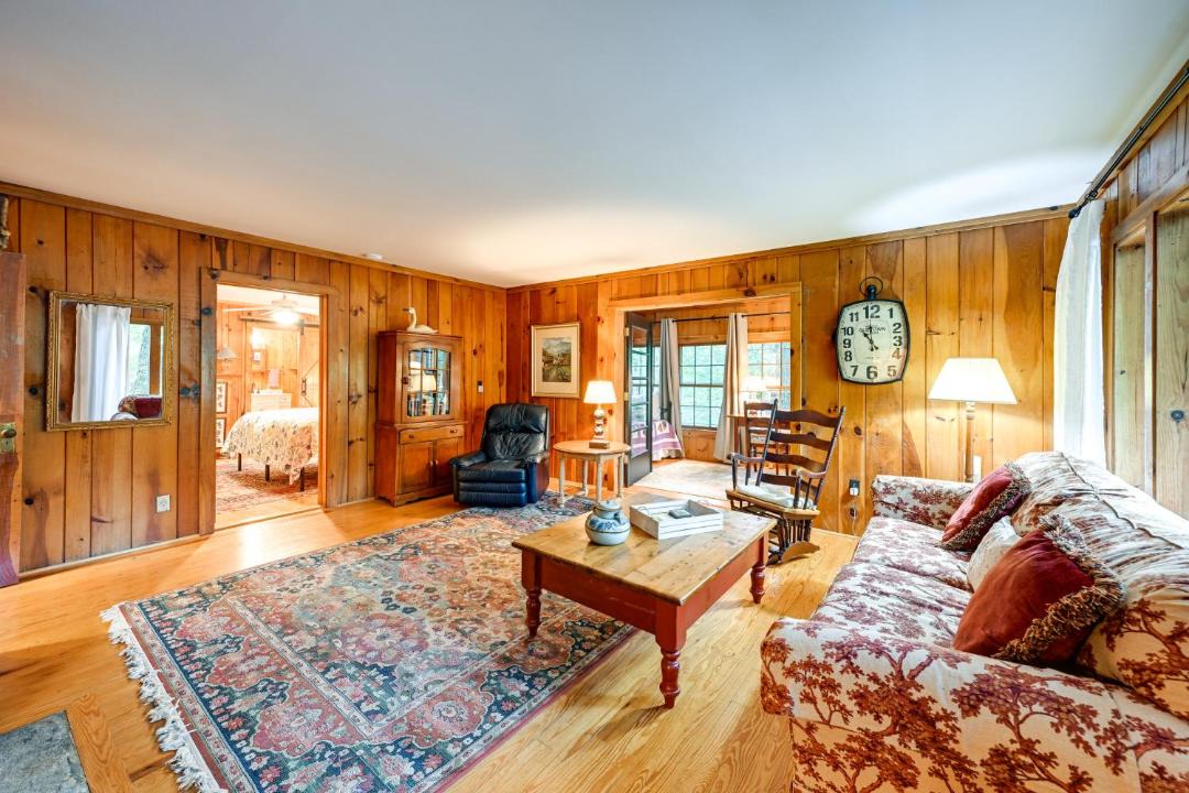 Photo of Livingroom in Mirror Lake