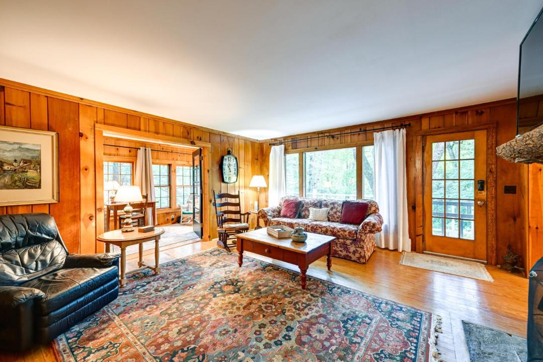 Photo of Livingroom in Mirror Lake