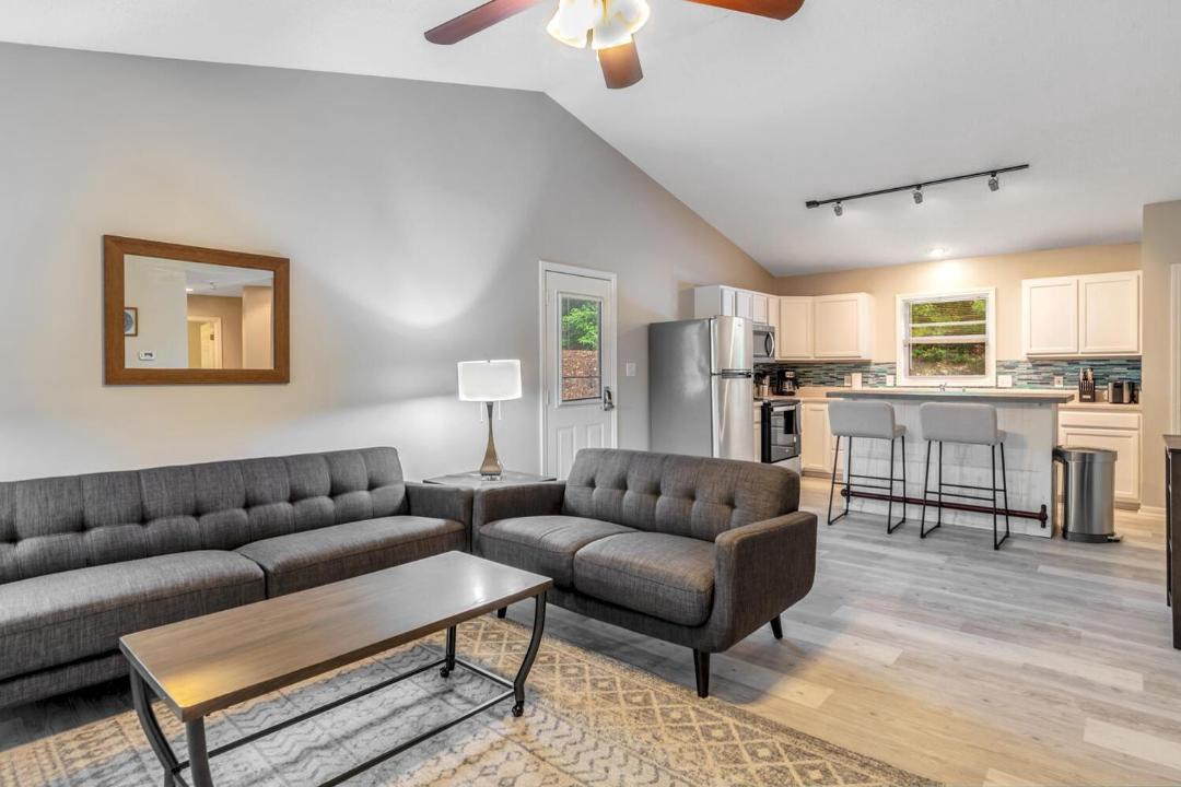 Photo of Livingroom in Royal Pines