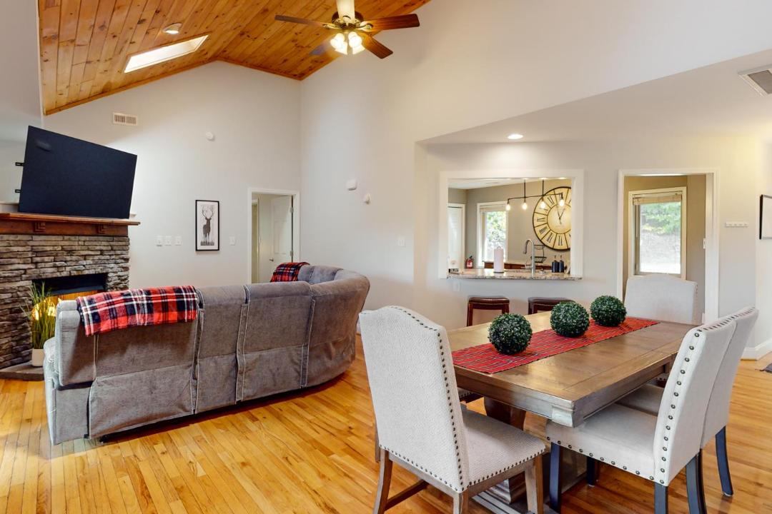 Photo of Livingroom in Beech Mountain