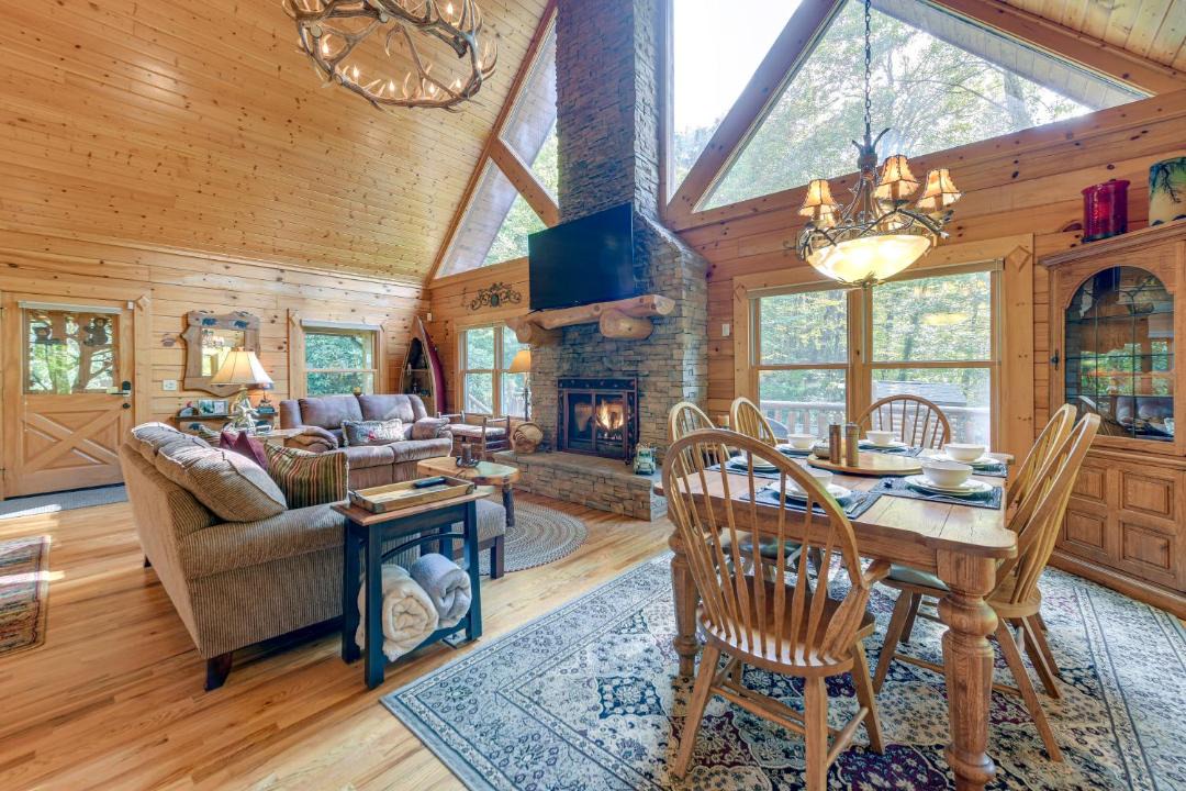 Photo of Livingroom in Cataloochee Ranch