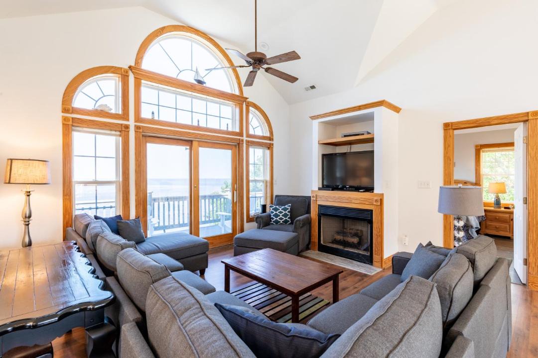 Photo of Livingroom in Monteray Shores
