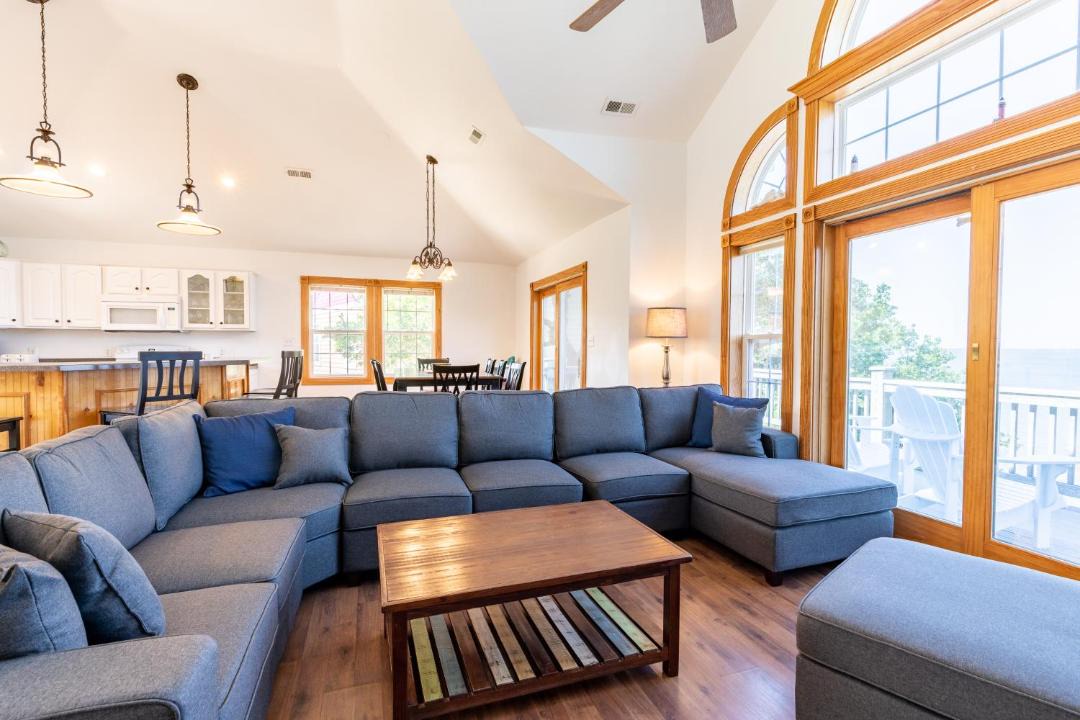 Photo of Livingroom in Monteray Shores