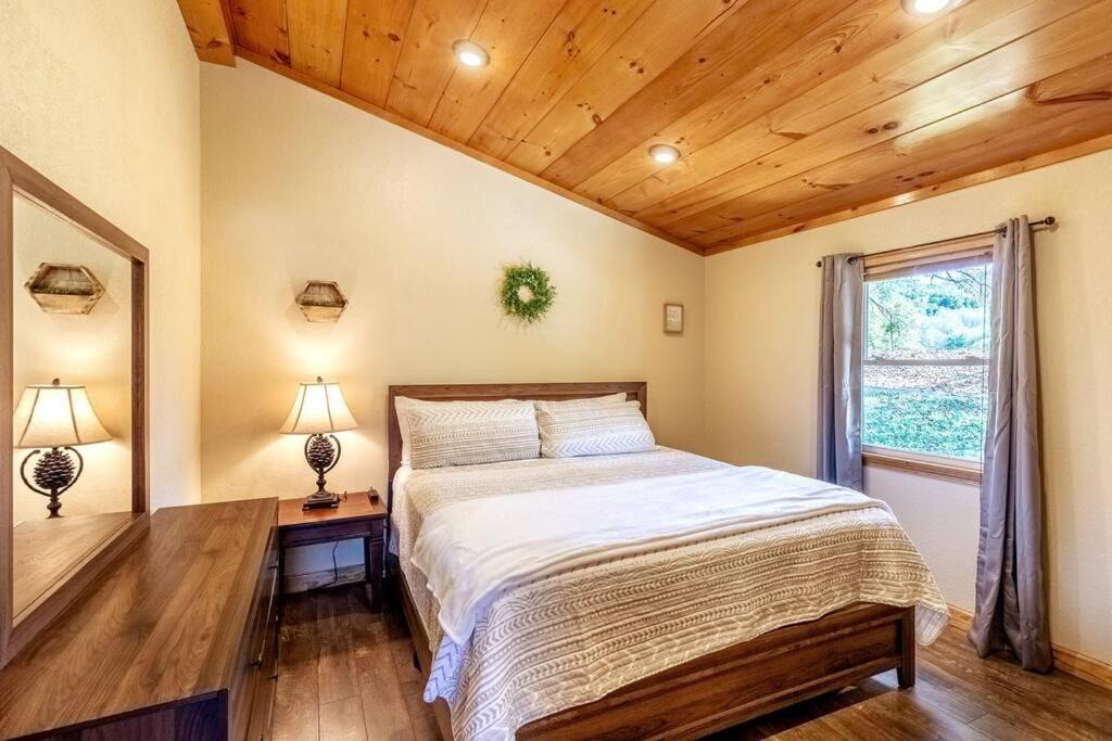 Photo of Bedroom in Robbinsville