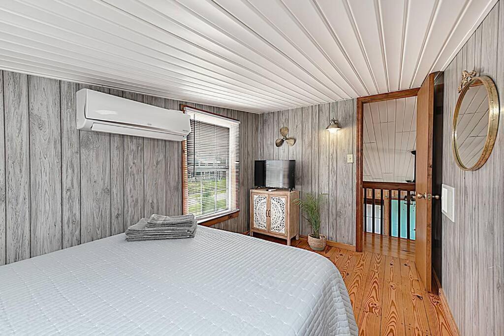 Photo of Bedroom in Sealevel