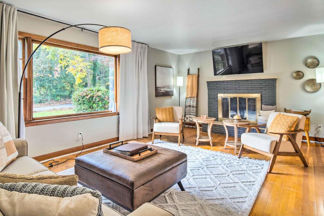 Photo of Livingroom in Hendersonville