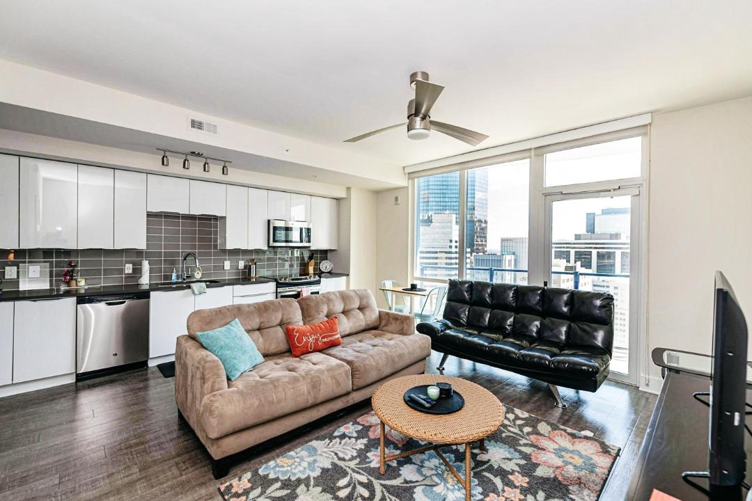 Photo of Livingroom in Charlotte Center City