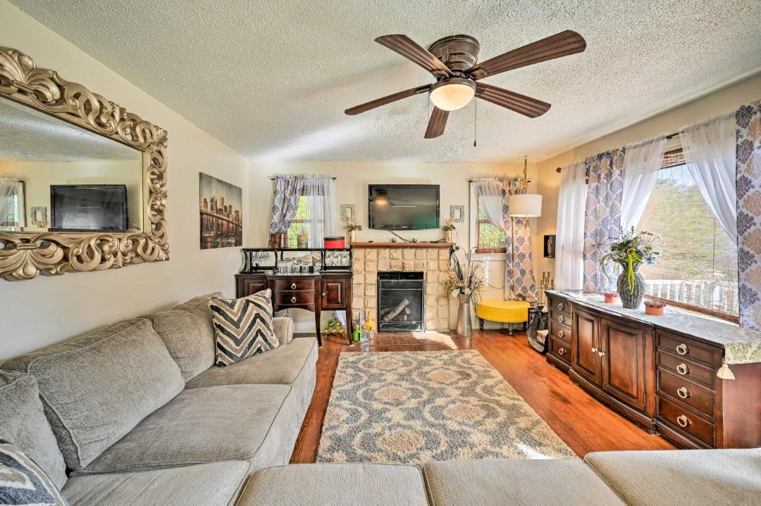 Photo of Livingroom in Winston - Salem